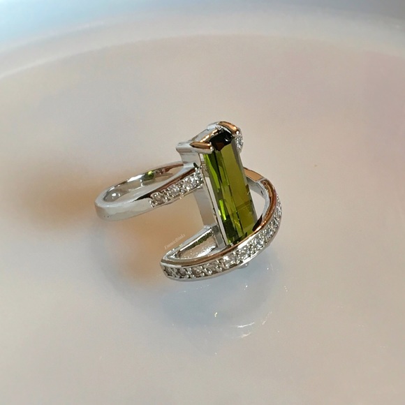 New Green Geometric Cubic Zirconia & Crystal Ring - Picture 14 of 14